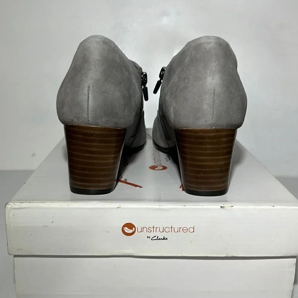 Clarks Un.Cosmo Zip Unstructured Suede Booties - Picture 8 of 9
